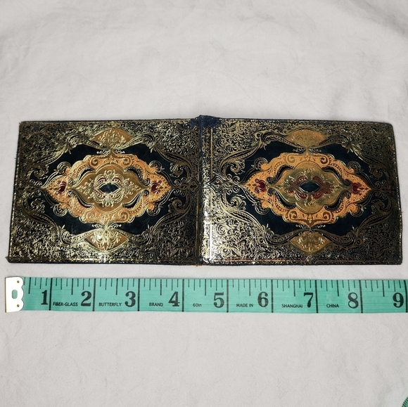 Vintage Italian gold embossed leather wallet - Picture 10 of 11